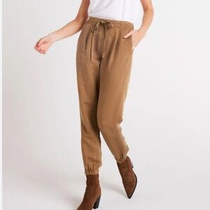 Bella Dahl Tencel-Lyocel Jogger Pants With Pockets on Tan size Large